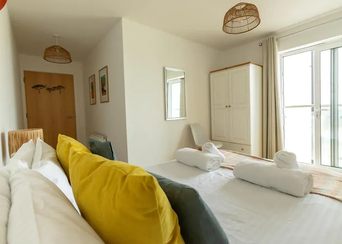 Beach House & Porth Sands s