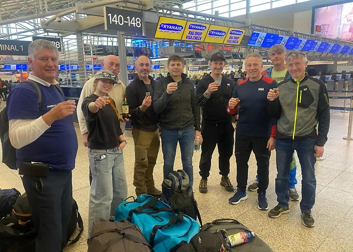 Airport Hotel: Trekkers Home