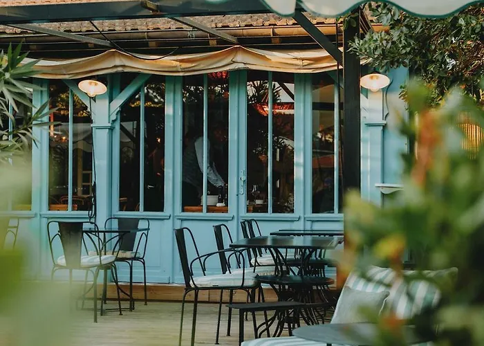 Resort: La Maison Du Bassin