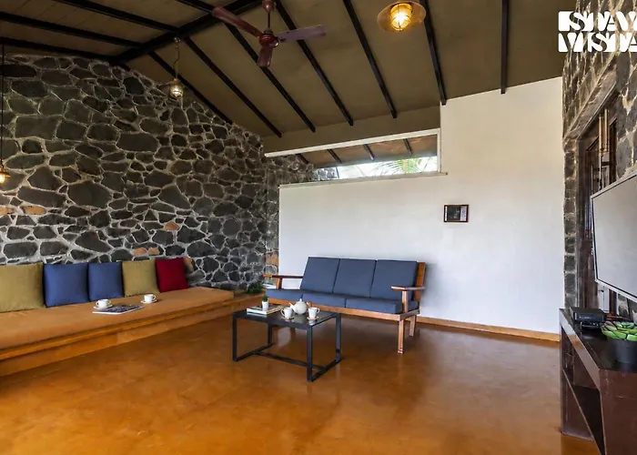 Stone House Bezze By Stayvista With Lake View, Jacuzzi & Lawn - Your Perfect Getaway