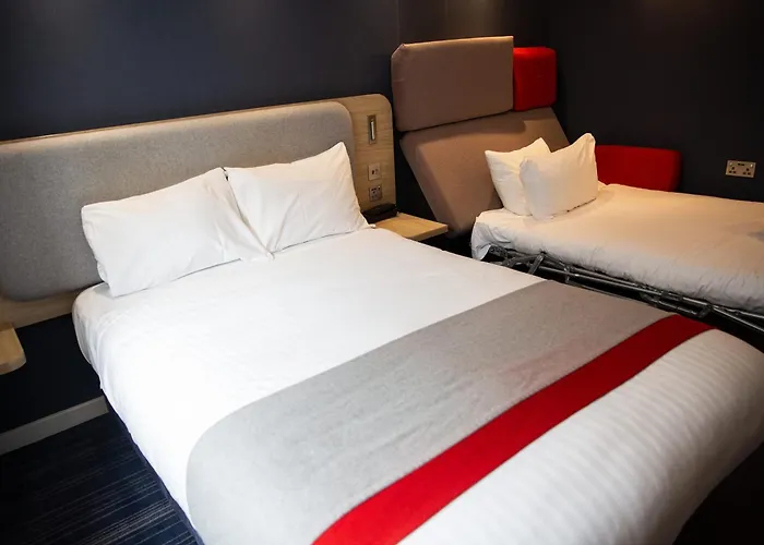 Cheap hotel: Holiday Inn Express Royal Docks By Ihg