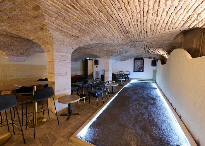 Maison Philippe Le Bon Hotel, Restaurant & Bar Le 19