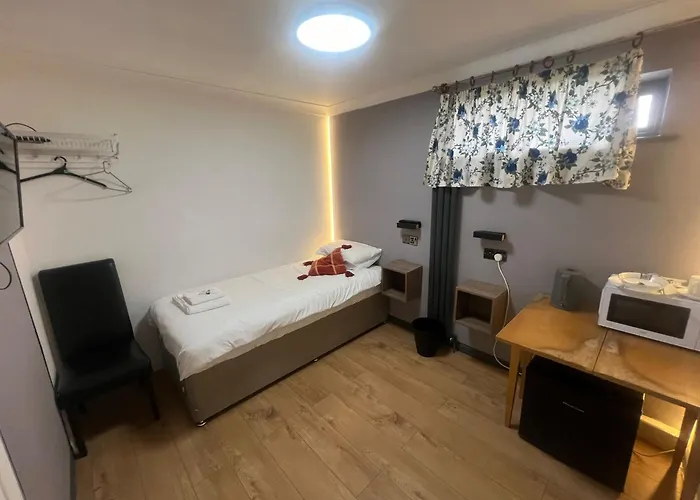 Hollybush Guest House