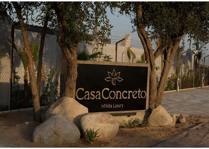Casa Concreto- 5-Bedroom Luxury With All Weather Pool