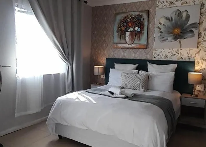 Naliya Guest House