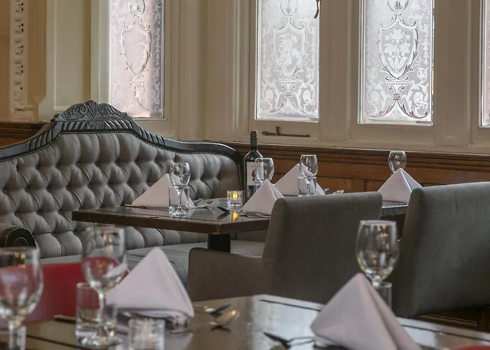 Family Friendly Hotels Crown London , Cricklewood North West London, Worldhotels Distinctive