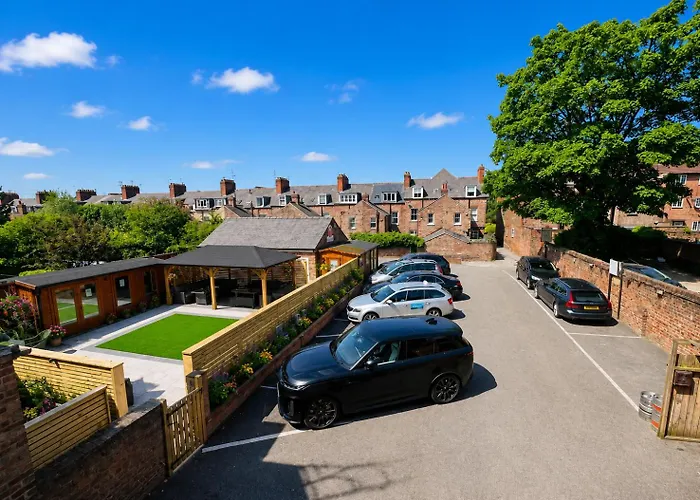 Hedley House Hotel & Apartments
