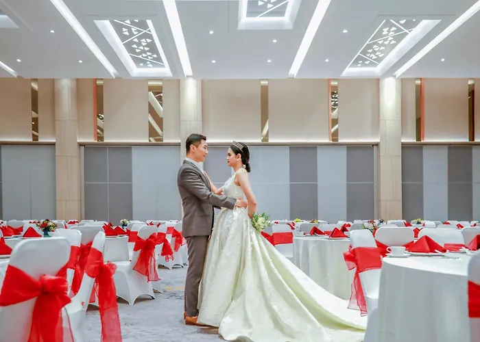 Hotels with pool Harris & Conventions Bundaran Satelit Surabaya