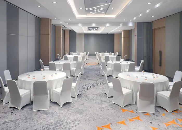 Hotels with pool Harris & Conventions Bundaran Satelit Surabaya