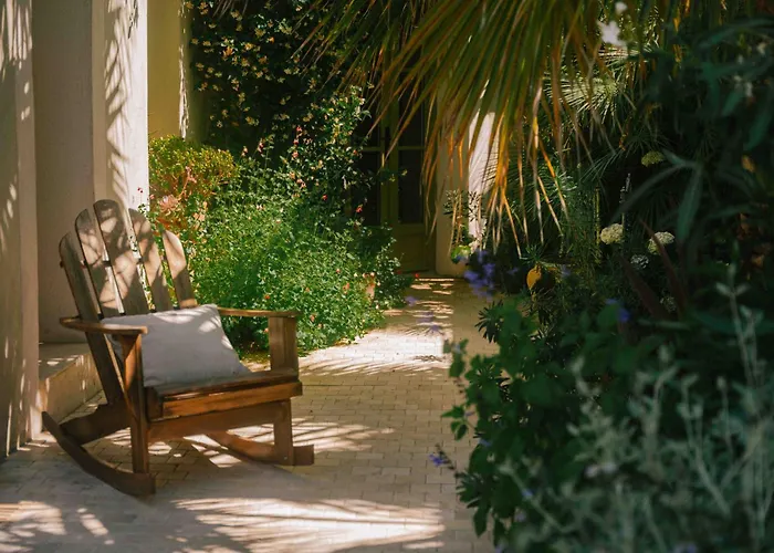 Marcelle En Camargue - Intra Muros - Piscine Et Jardin - Petit Dejeuner Compris