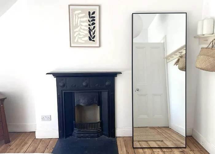 Spacious Victorian Group Retreat | Gated Parking