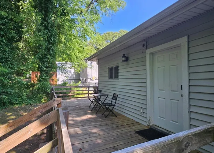 Next To Downtown Greensboro Bungalow Rooms