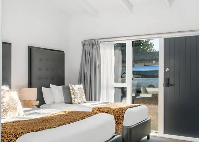 All Motels Middlemore