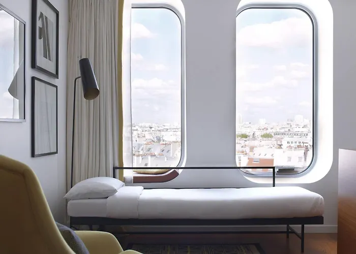  Renaissance Paris Republique &Spa
