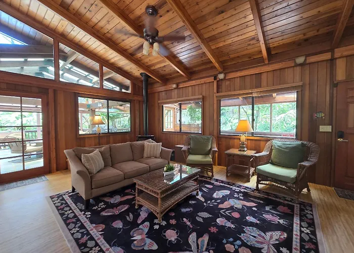 Hale Mauna Loa Upper Level With Shared Hot Tub