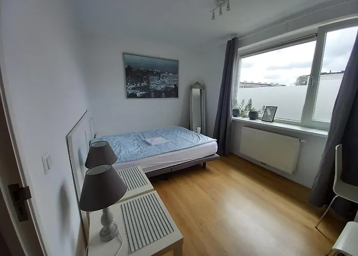 Private Rooms, Free Parking, Luxury City Villa Close To The Center
