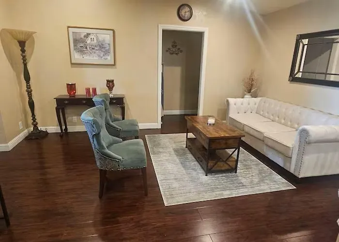 Urban Retreat -Suite B