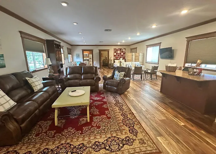 Luxury Barn Loft Overlooking Horse Pasture