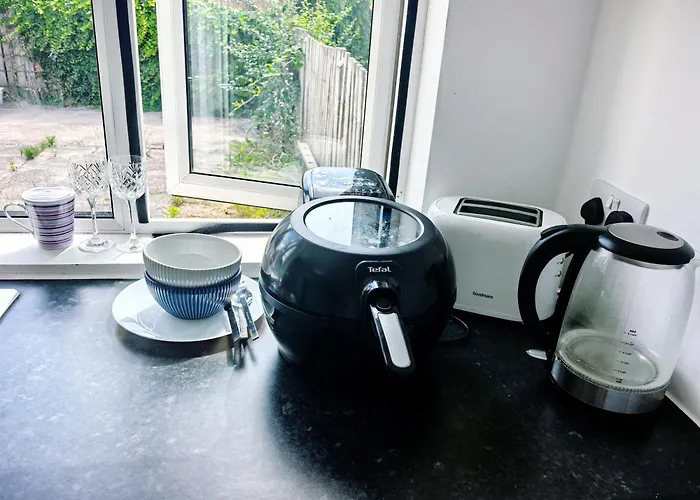 Aa Private Single Room With Ensuite And Workspace