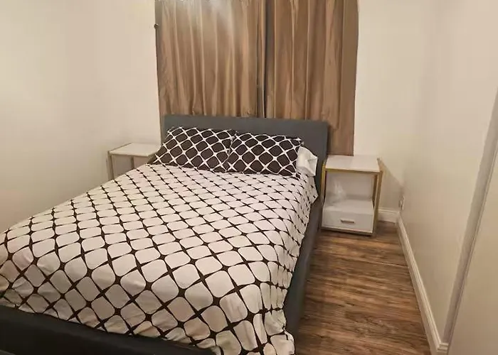 Urban Retreat -Suite A