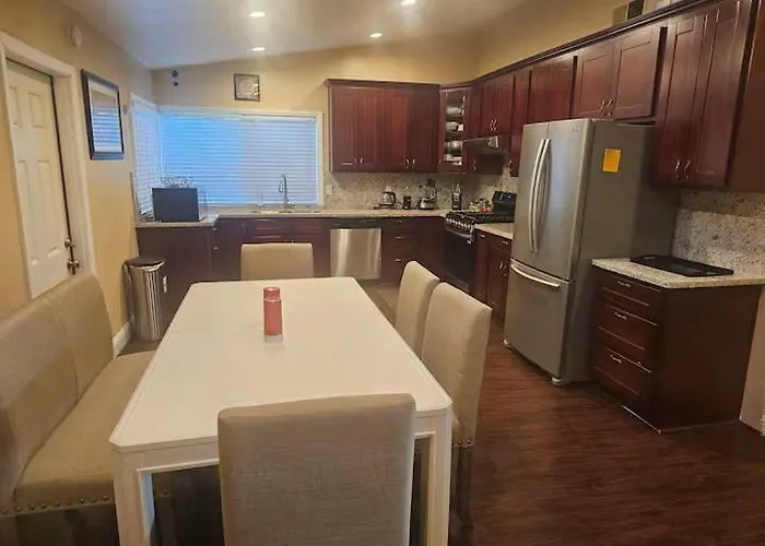 Urban Retreat -Suite A