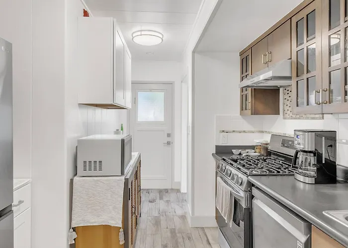 Carmel 1-Bedroom, Home Away From Home