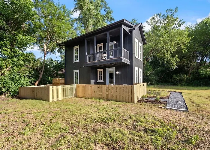 Downtown Guest House, Lower Level, Fenced, Full Kitchen