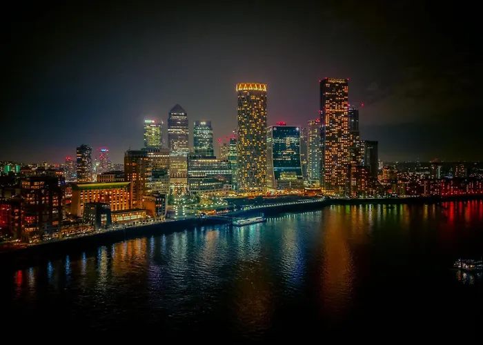 Canary Riverside Plaza