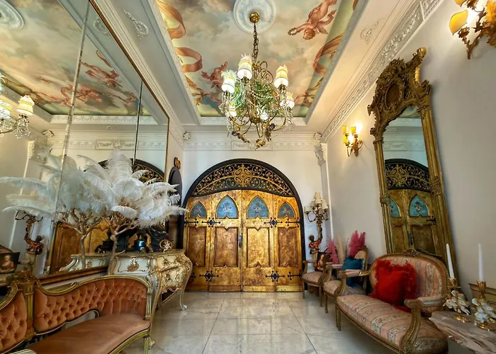 Conacul Coroanei Luxury Boutique
