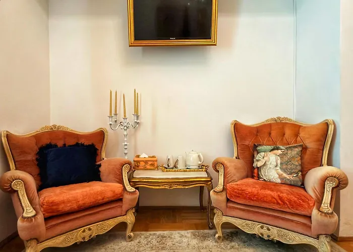 Conacul Coroanei Luxury Boutique