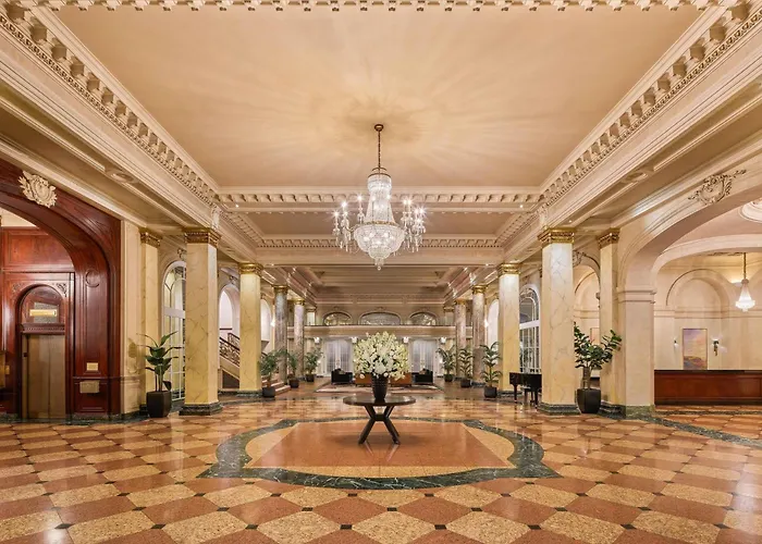 Hotels with pool Fairmont Palliser