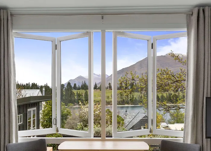 Stay Of Queenstown