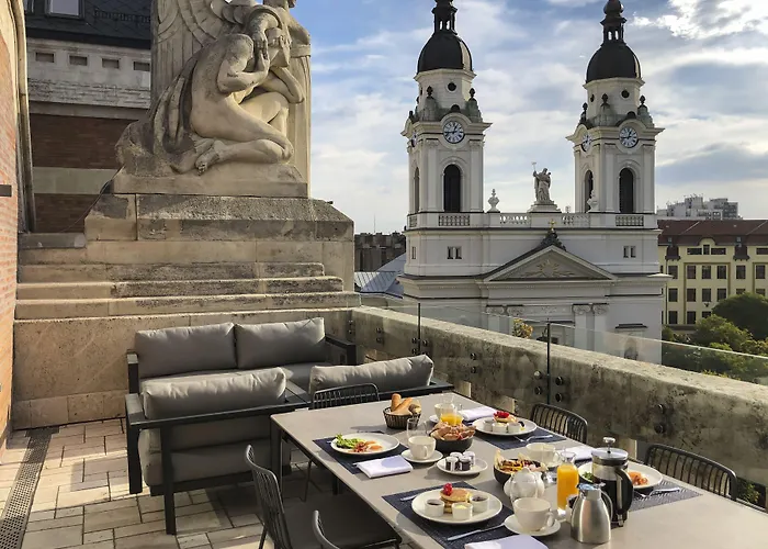 Kozmo Suites & Spa - Small Luxury s Of The World