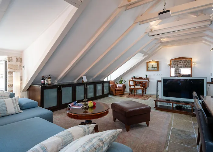 Your Cabin rentals Mirabilis, Stunning Superior , Dubrovnik Old Town