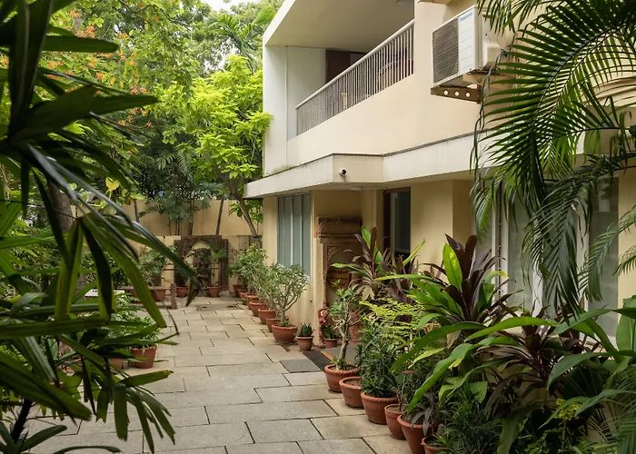 Hanu Reddy Residences Wallace Garden