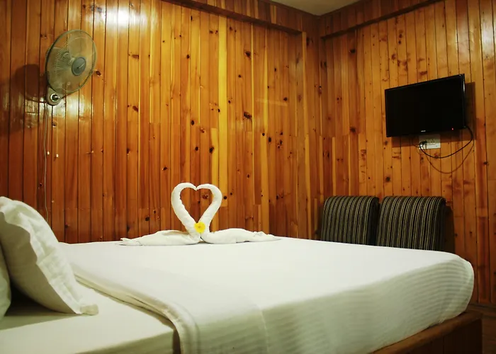 Sarthak Resorts-Reside In Nature With Best View, 9 Kms From Mall Road Manali