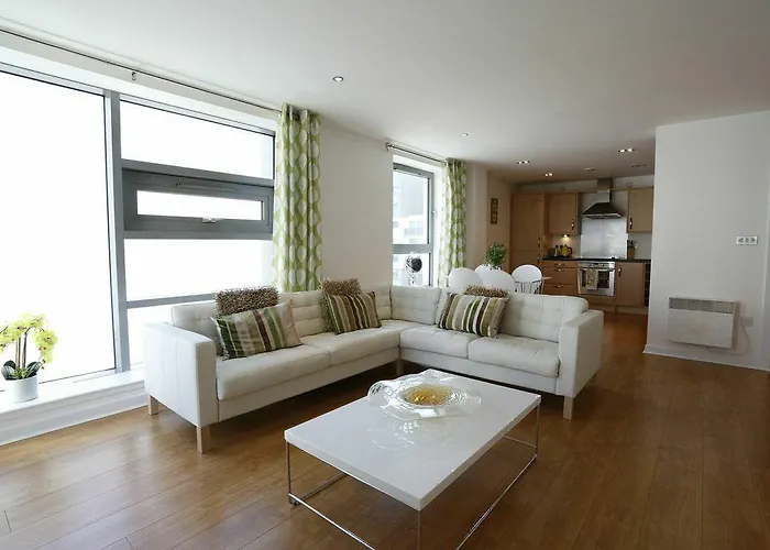 Hotel near College: Edinburgh Waterfront Apartments