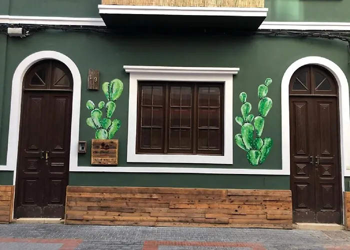  Cactus Host