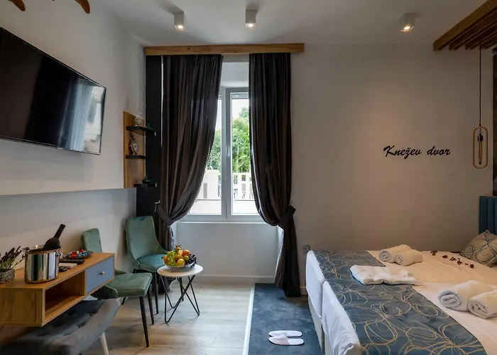 Apartments And Rooms Villa Naida